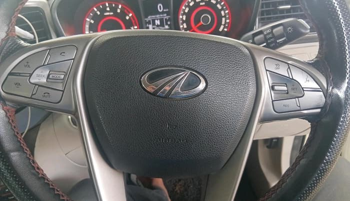 2021 Mahindra XUV300 W8 (O) 1.2 PETROL, Petrol, Manual, 99,178 km, interior