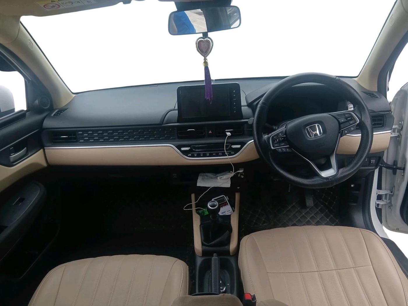 2025 Honda Amaze ZX 1.2 Petrol MT, CNG, Manual, 20,875 km, interior