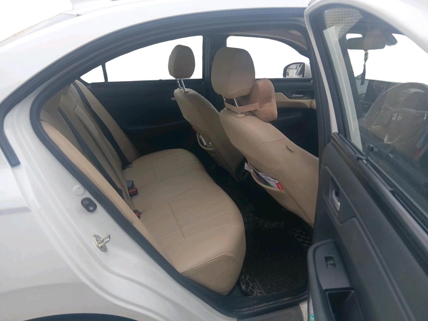 2025 Honda Amaze ZX 1.2 Petrol MT, CNG, Manual, 20,875 km, interior
