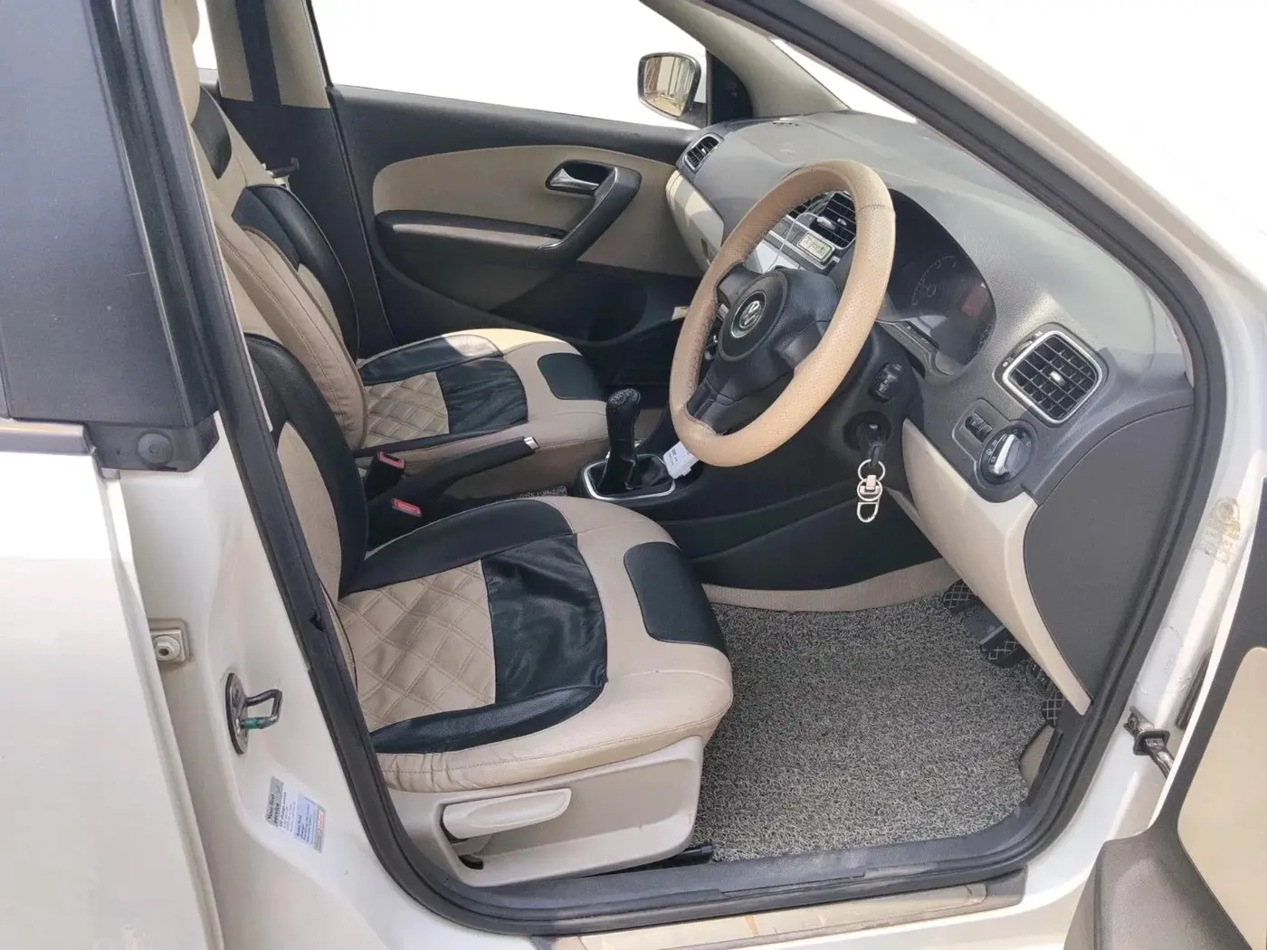 2010 Volkswagen Polo HIGHLINE DIESEL, Diesel, Manual, 1,67,181 km, interior