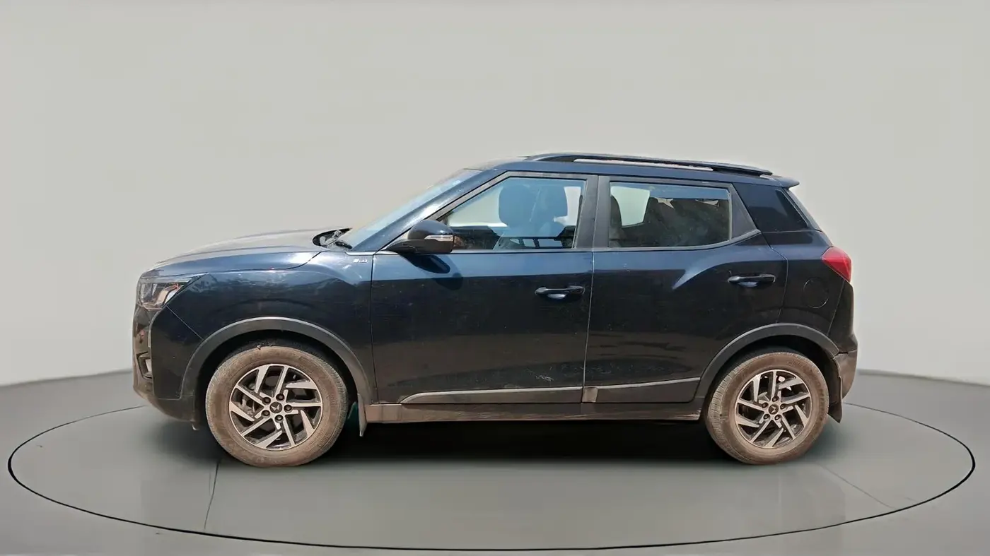2023 Mahindra XUV300 W8(O) TURBO GDI, Petrol, Manual, 24,500 km, exterior