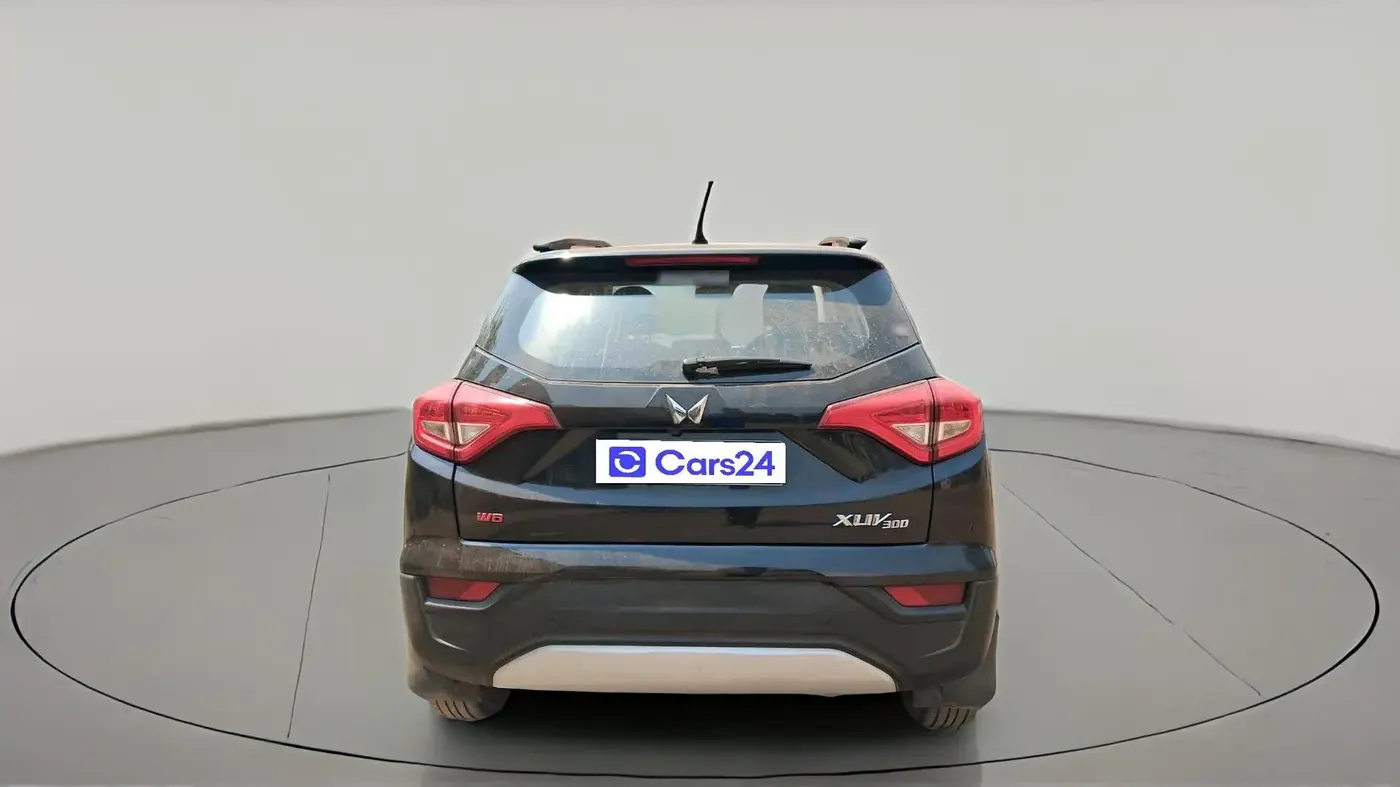 2023 Mahindra XUV300 W8(O) TURBO GDI, Petrol, Manual, 24,500 km, exterior