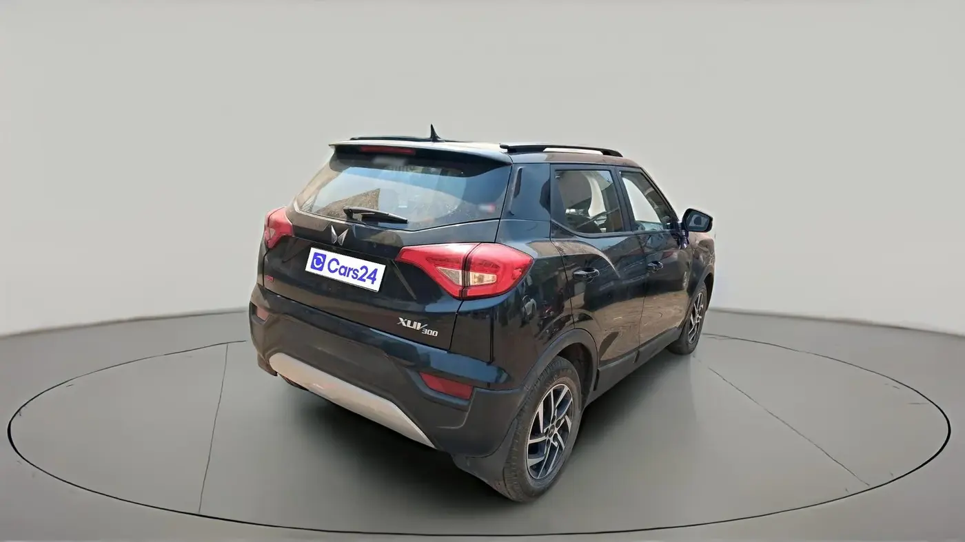 2023 Mahindra XUV300 W8(O) TURBO GDI, Petrol, Manual, 24,500 km, exterior