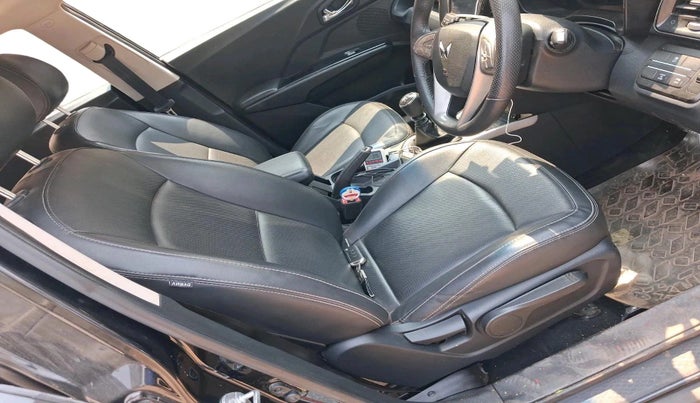 2023 Mahindra XUV300 W8(O) TURBO GDI, Petrol, Manual, 24,120 km, interior