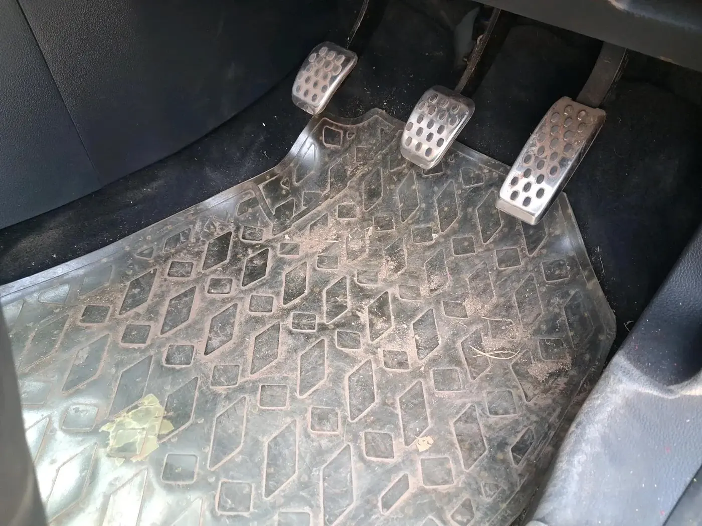 2023 Mahindra XUV300 W8(O) TURBO GDI, Petrol, Manual, 24,500 km, interior