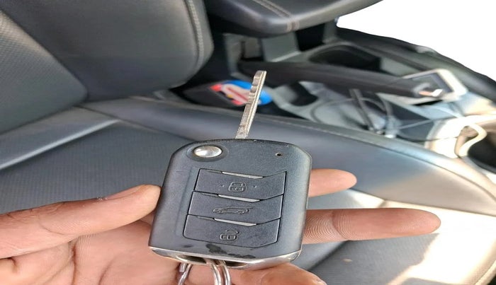 2023 Mahindra XUV300 W8(O) TURBO GDI, Petrol, Manual, 24,120 km, interior