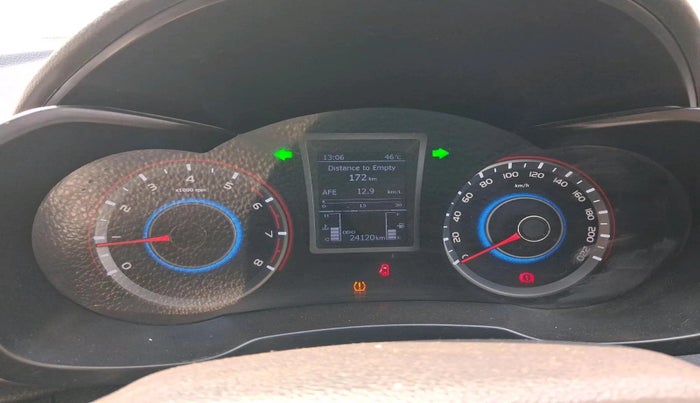 2023 Mahindra XUV300 W8(O) TURBO GDI, Petrol, Manual, 24,120 km, interior