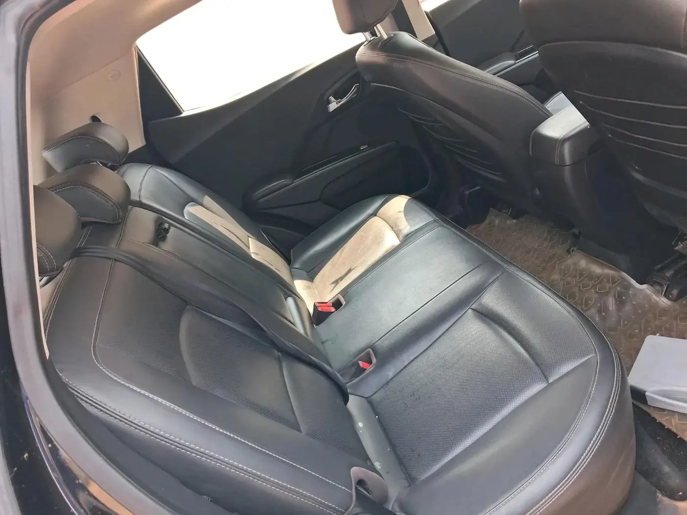 2023 Mahindra XUV300 W8(O) TURBO GDI, Petrol, Manual, 24,500 km, interior
