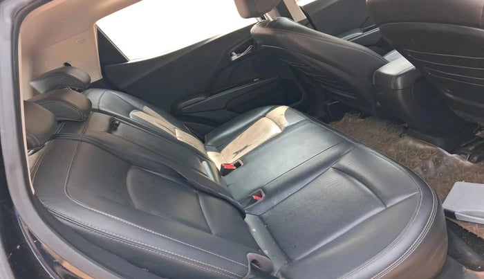 2023 Mahindra XUV300 W8(O) TURBO GDI, Petrol, Manual, 24,120 km, interior