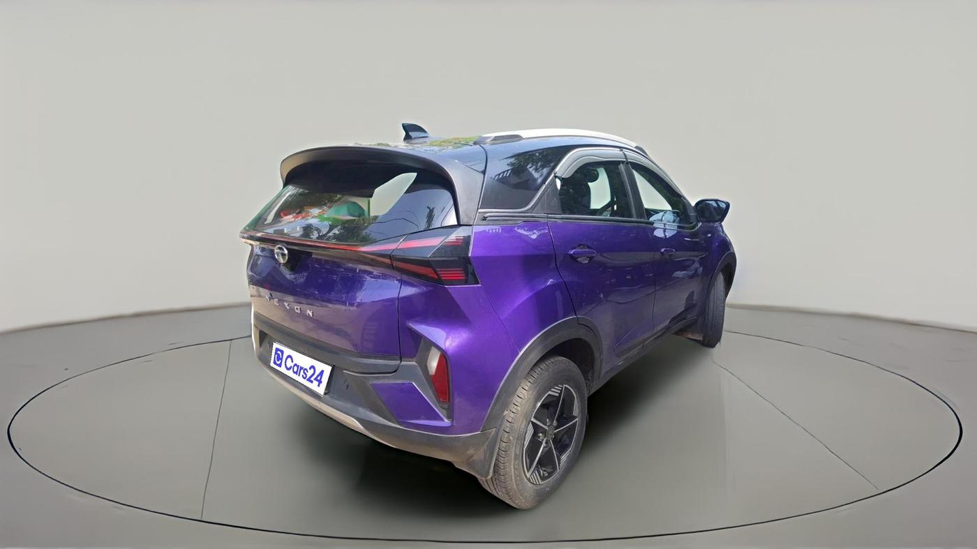2023 Tata NEXON FEARLESS PURPLE + SUNROOF DUAL TONE 1.5 DIESEL, Diesel, Manual, 39,456 km, exterior