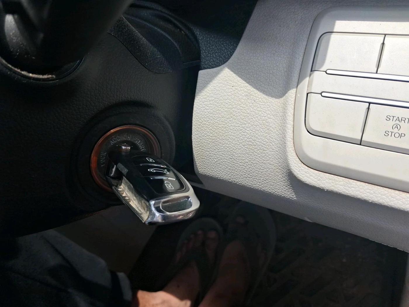 2020 Mahindra XUV300 W4 1.2 PETROL, Petrol, Manual, 92,287 km, interior