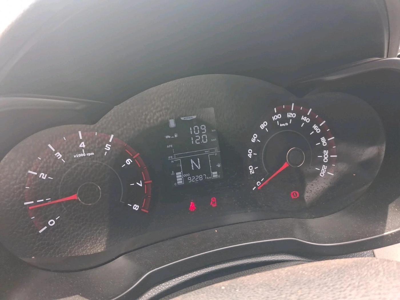2020 Mahindra XUV300 W4 1.2 PETROL, Petrol, Manual, 92,287 km, interior