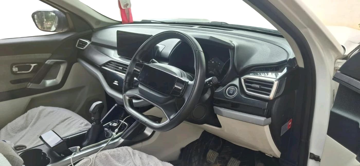 2025 Tata Safari PURE PLUS S, Diesel, Manual, 10,258 km, interior