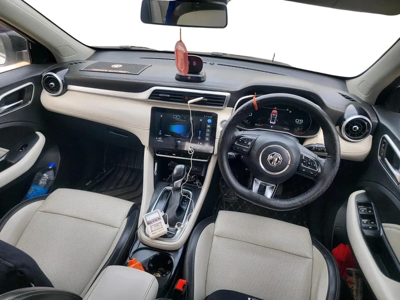 2022 MG ASTOR SAVVY 1.5 CVT, Petrol, Automatic, 81,083 km, interior