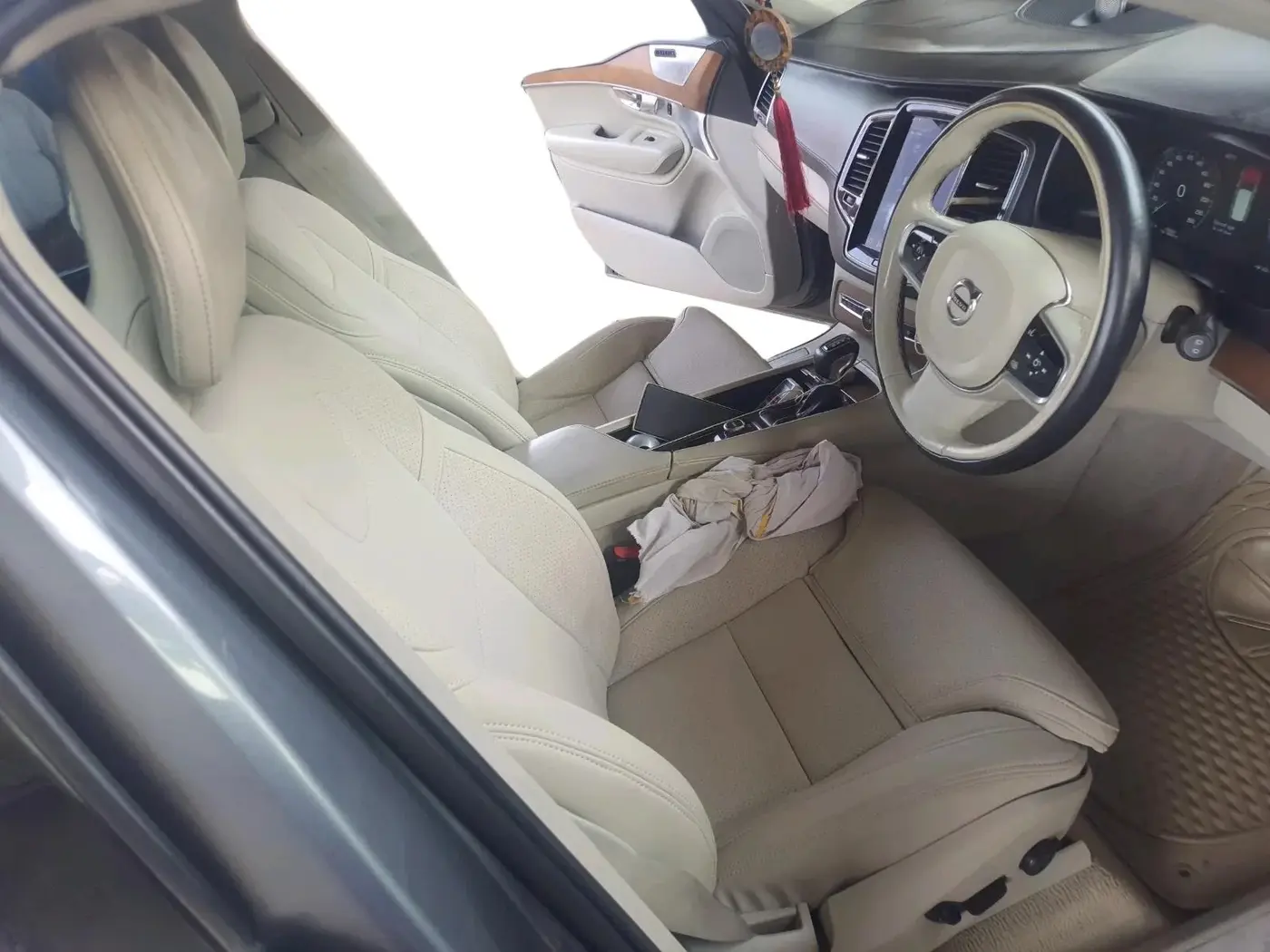 2016 Volvo XC 90 D5 Inscription, Diesel, Automatic, 1,66,024 km, interior