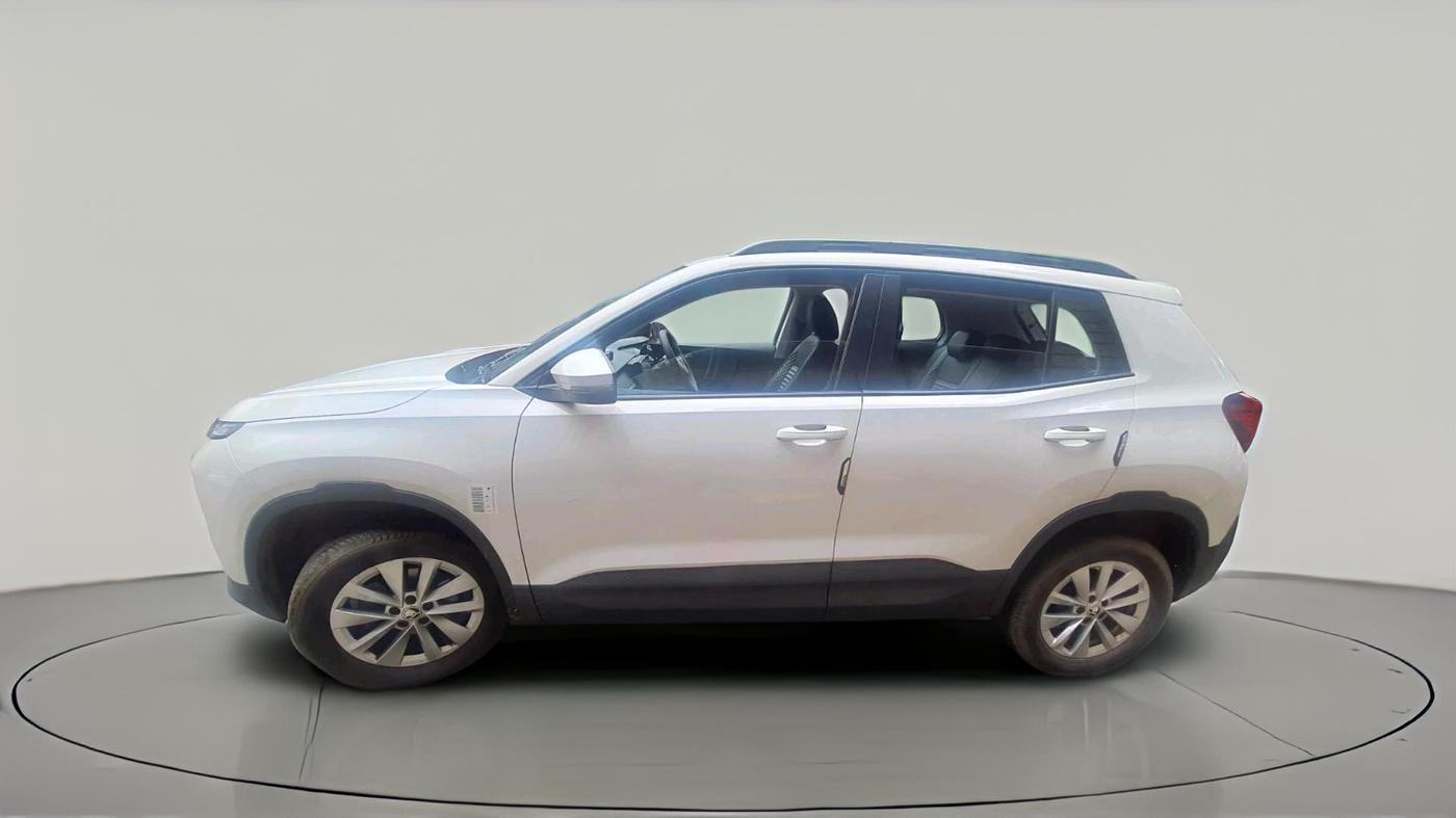 2026 Skoda Kylaq Signature AT, Petrol, Automatic, 4,392 km, exterior
