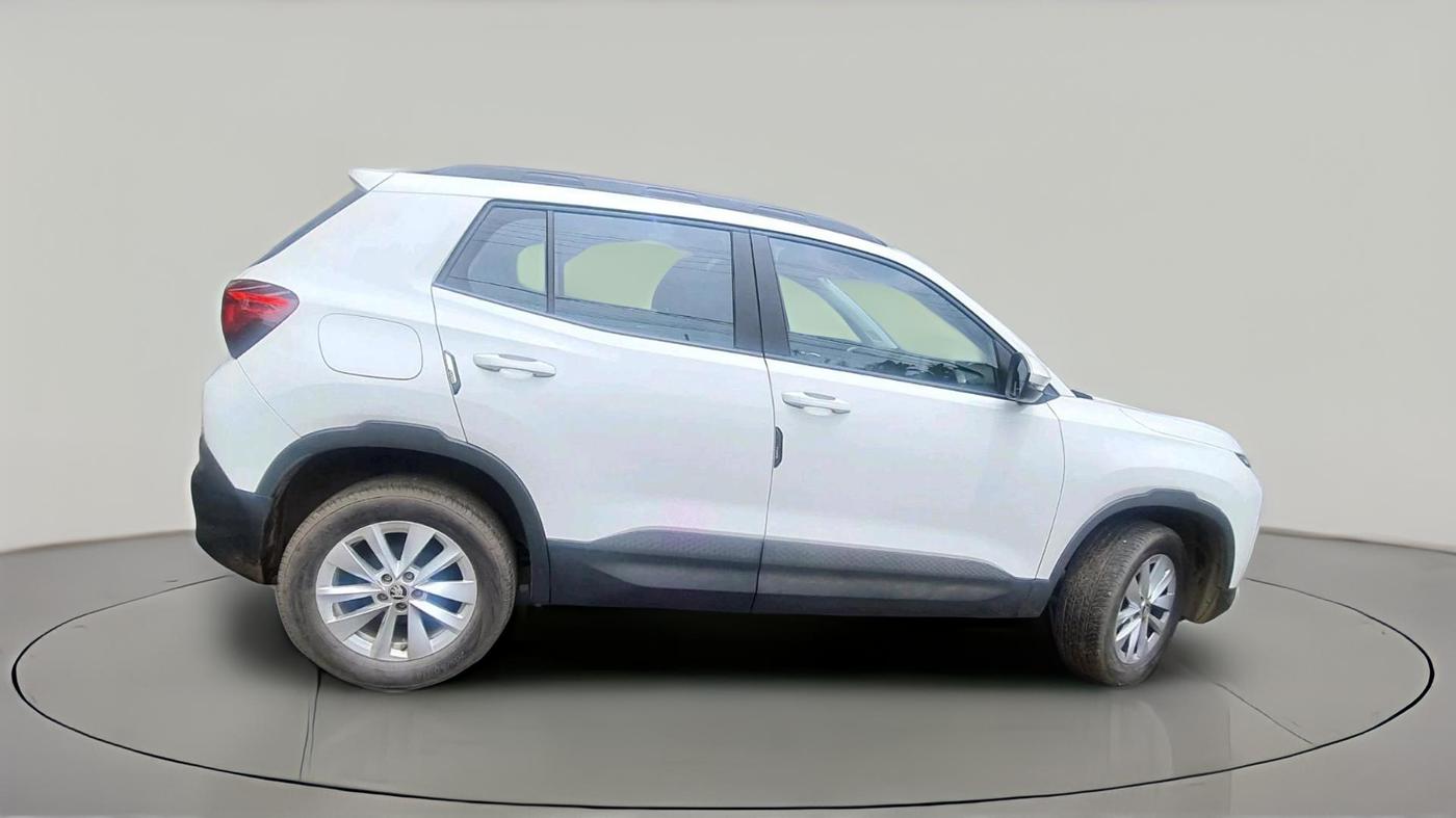 2026 Skoda Kylaq Signature AT, Petrol, Automatic, 4,392 km, exterior