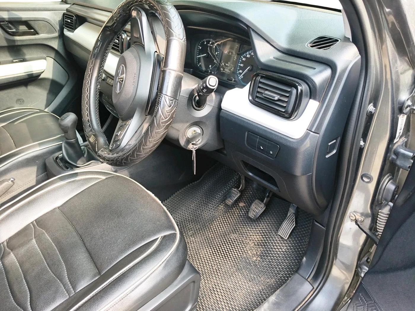 2022 Tata PUNCH PURE MT, Petrol, Manual, 92,803 km, interior