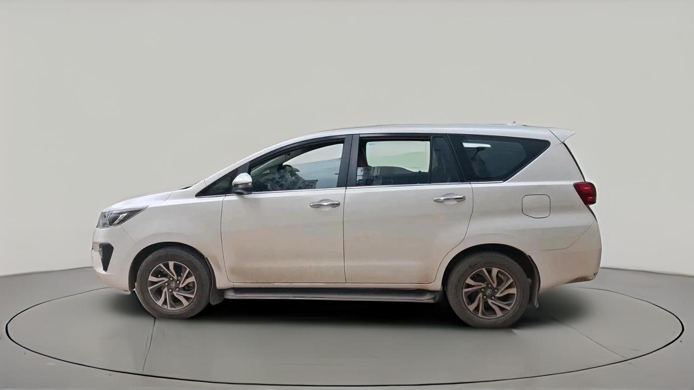 2022 Toyota Innova Crysta 2.4 VX 8 STR, Diesel, Manual, 1,63,873 km, exterior