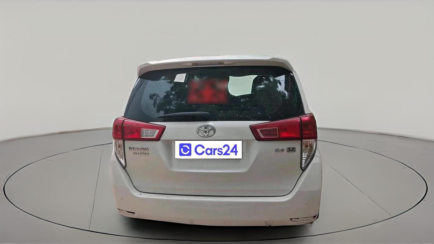2022 Toyota Innova Crysta 2.4 VX 8 STR, Diesel, Manual, 1,63,873 km, exterior