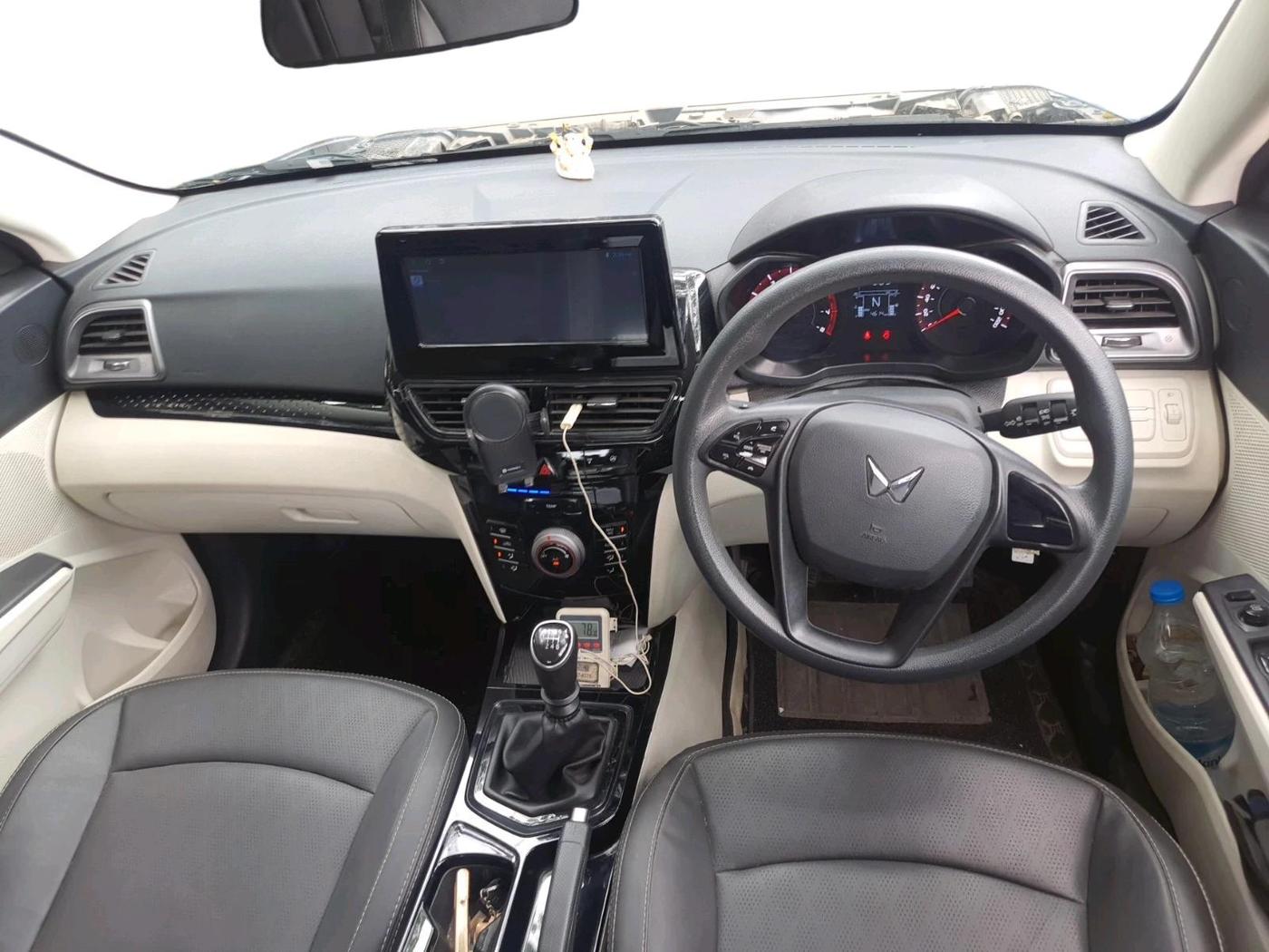 2026 Mahindra XUV 3XO REVX A 1.2 Petrol MT, Petrol, Manual, 4,614 km, interior