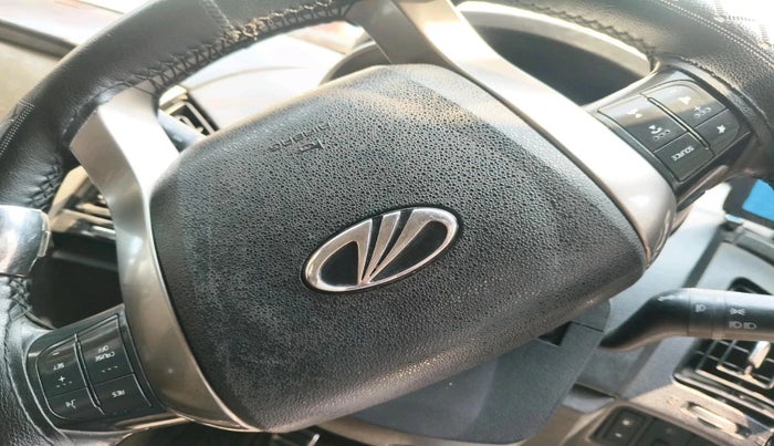 2019 Mahindra XUV500 W11, Diesel, Manual, 90,255 km, interior