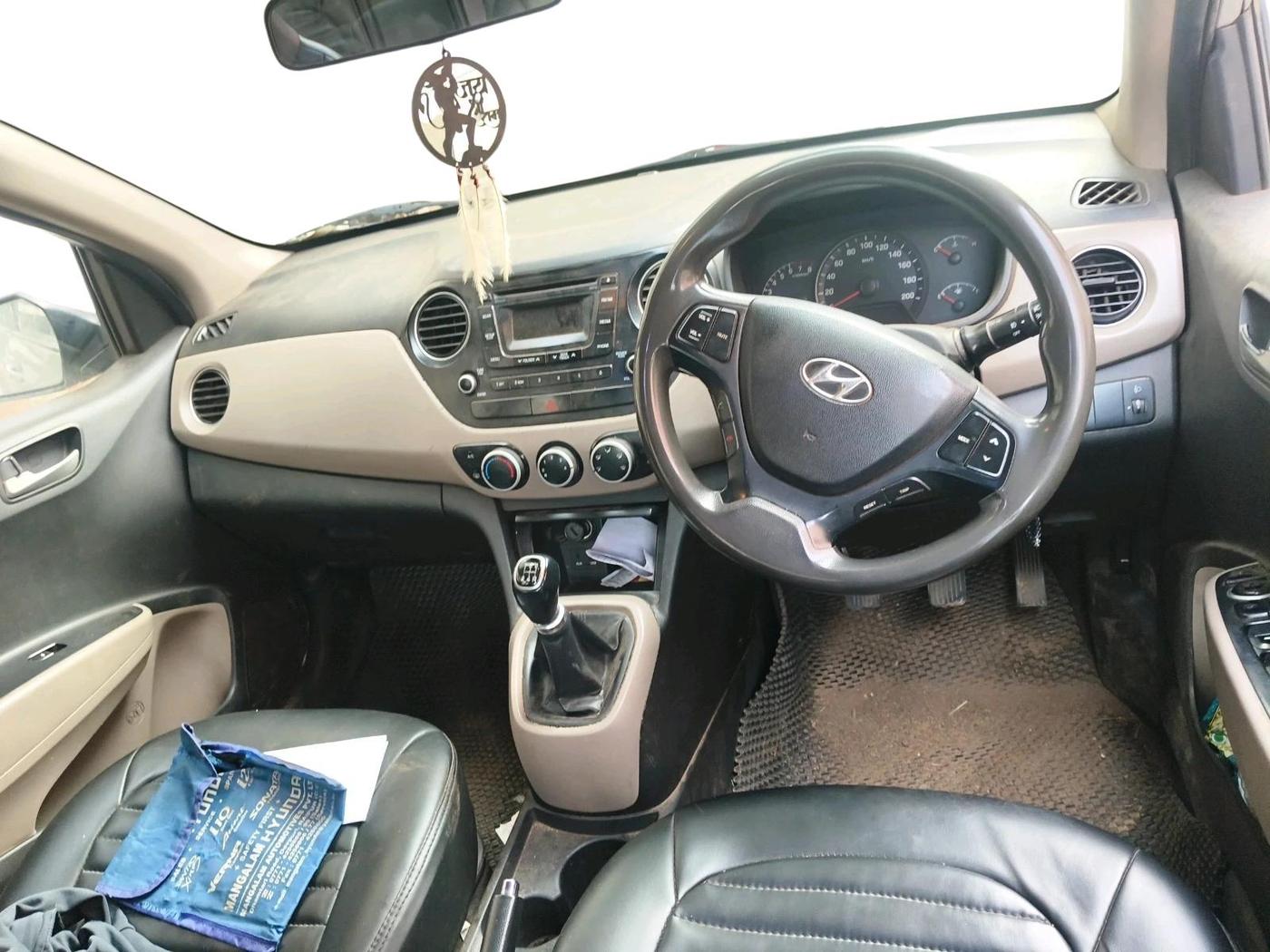 2014 Hyundai Xcent S (O) 1.2, Petrol, Manual, 2,05,114 km, interior