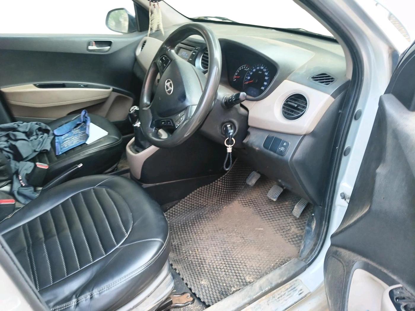2014 Hyundai Xcent S (O) 1.2, Petrol, Manual, 2,05,114 km, interior