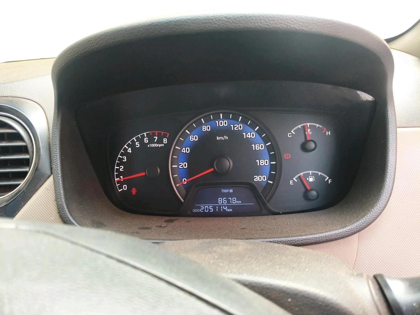 2014 Hyundai Xcent S (O) 1.2, Petrol, Manual, 2,05,114 km, interior