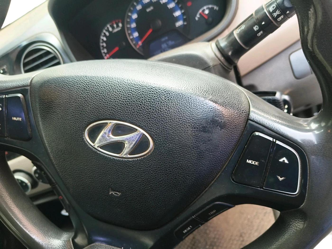 2014 Hyundai Xcent S (O) 1.2, Petrol, Manual, 2,05,114 km, interior