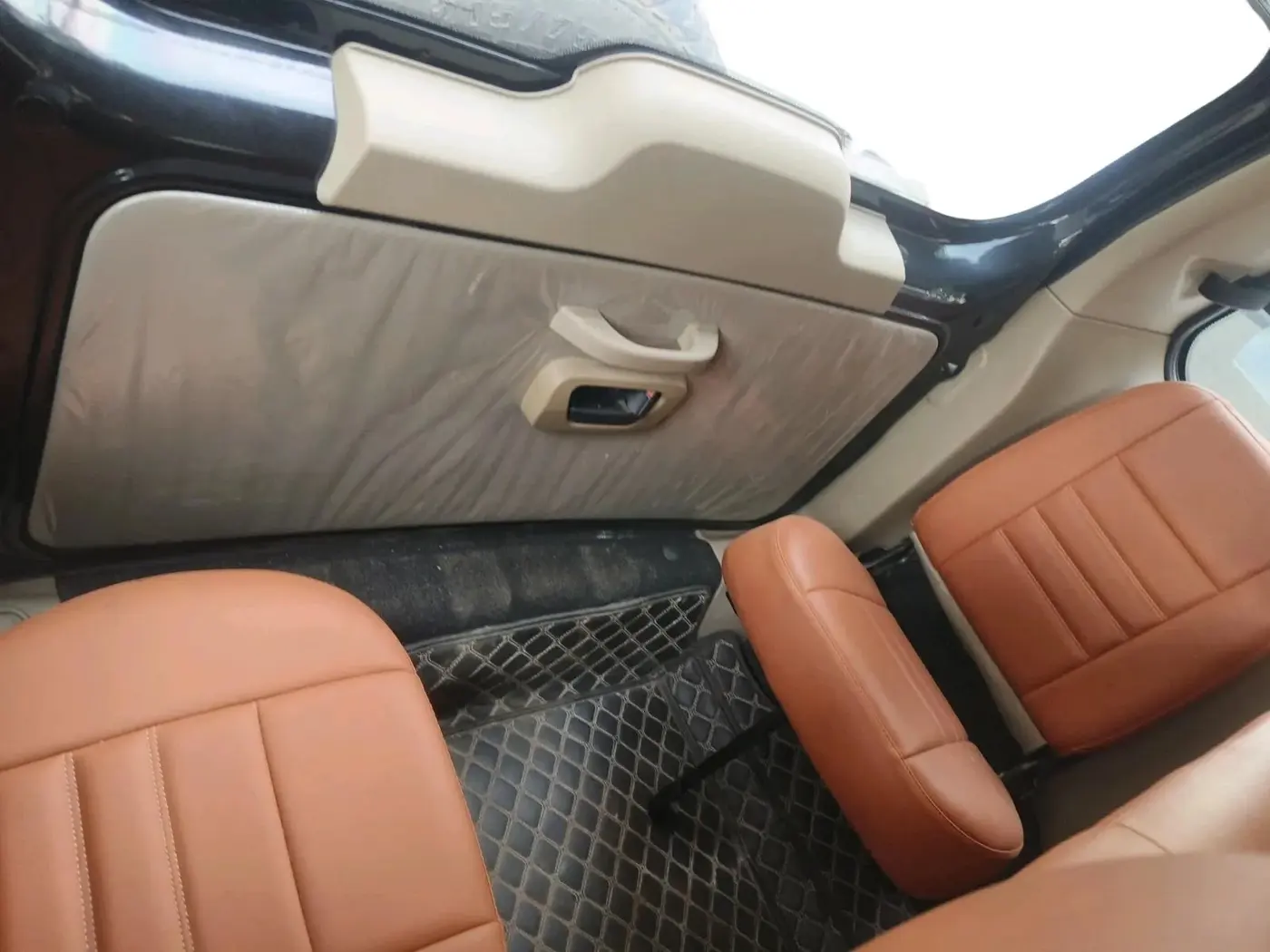 2023 Mahindra BOLERO NEO N 8, Diesel, Manual, 38,503 km, interior