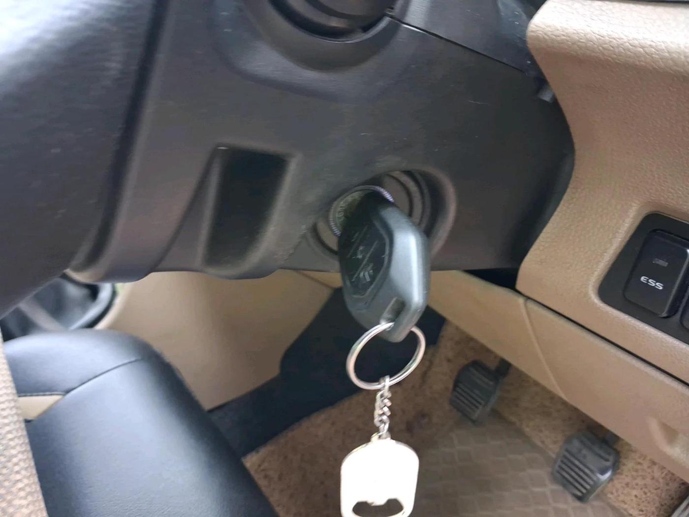 2017 Mahindra TUV300 T8, Diesel, Manual, 76,583 km, interior