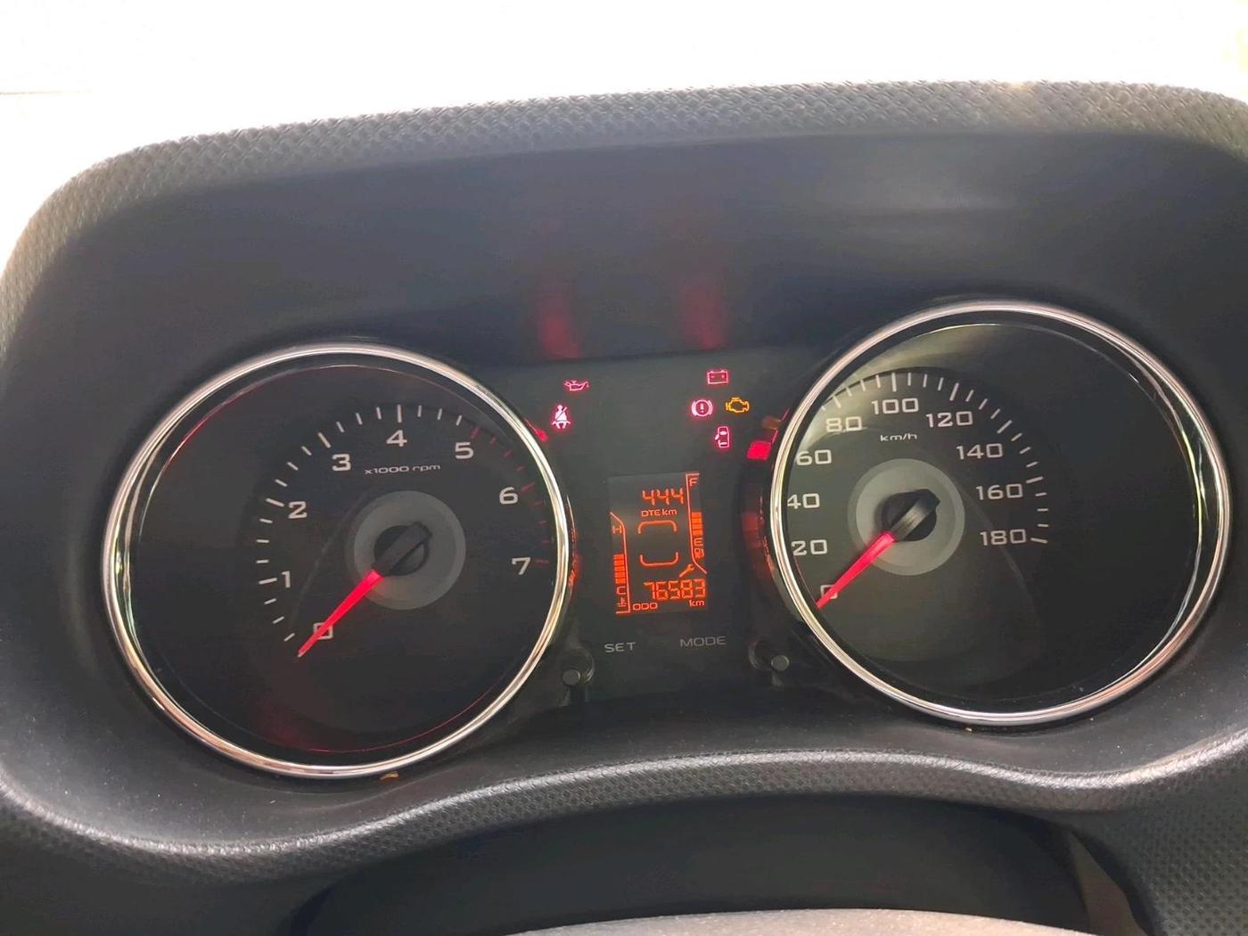 2017 Mahindra TUV300 T8, Diesel, Manual, 76,583 km, interior