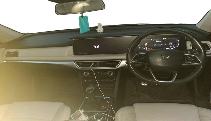 2022 Mahindra XUV700 AX 7 LUXURY D MT 7 STR, Diesel, Manual, 89,682 km, interior