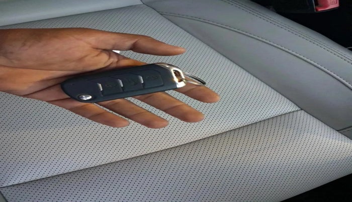 2022 Mahindra XUV700 AX 7 LUXURY D MT 7 STR, Diesel, Manual, 89,682 km, interior