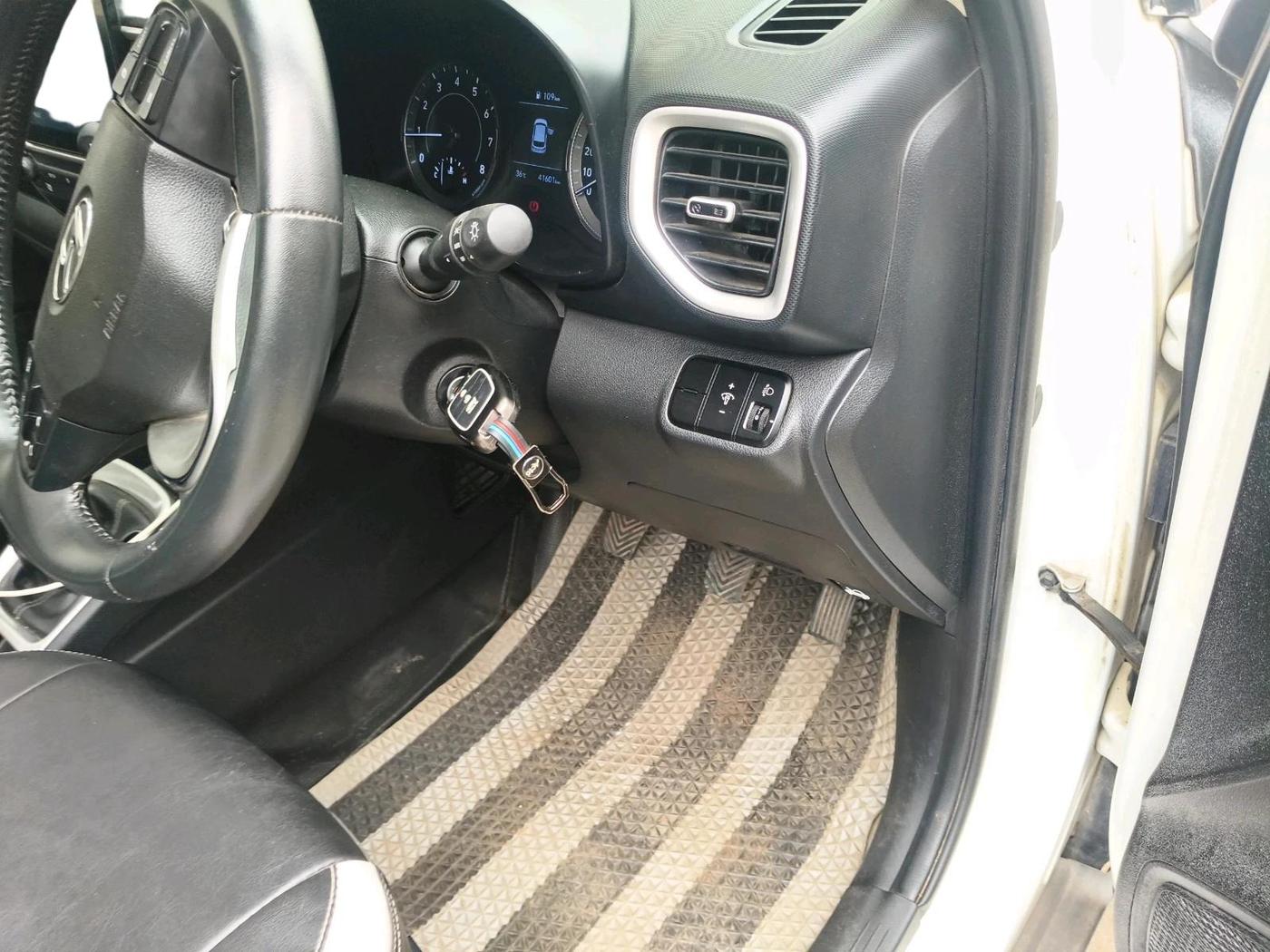 2021 Hyundai VENUE SX 1.0 TURBO, Petrol, Manual, 41,601 km, interior