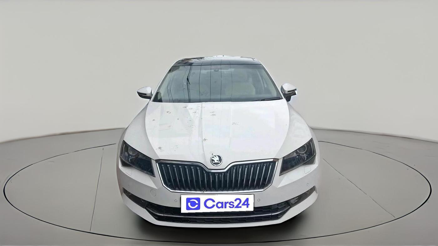 2018 Skoda Superb STYLE 1.8 TSI AT, Petrol, Automatic, 1,03,716 km, exterior