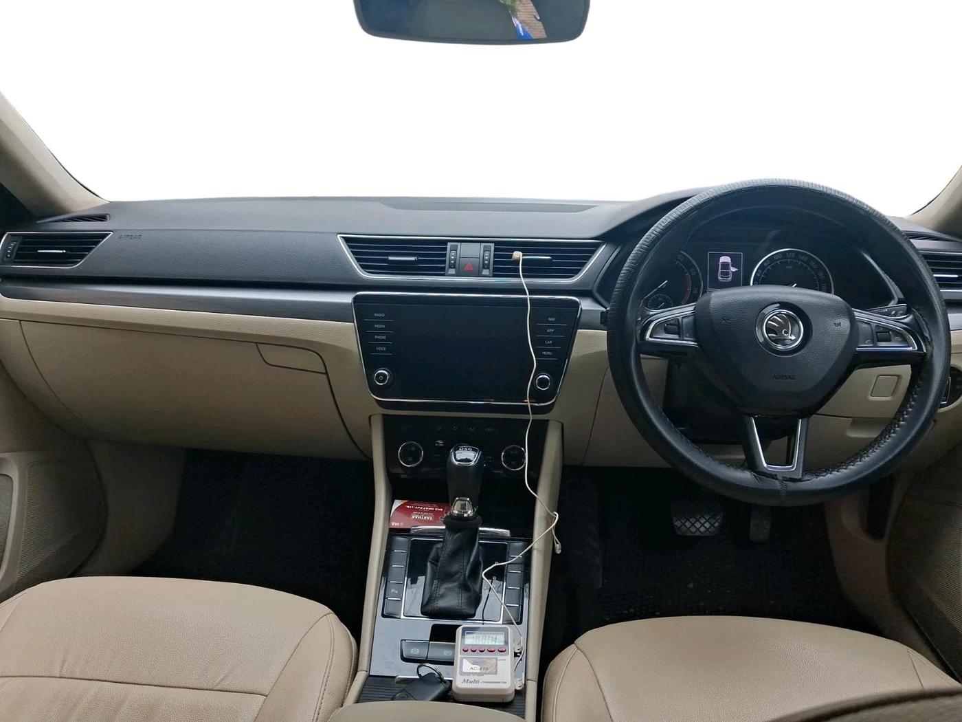2018 Skoda Superb STYLE 1.8 TSI AT, Petrol, Automatic, 1,03,716 km, interior