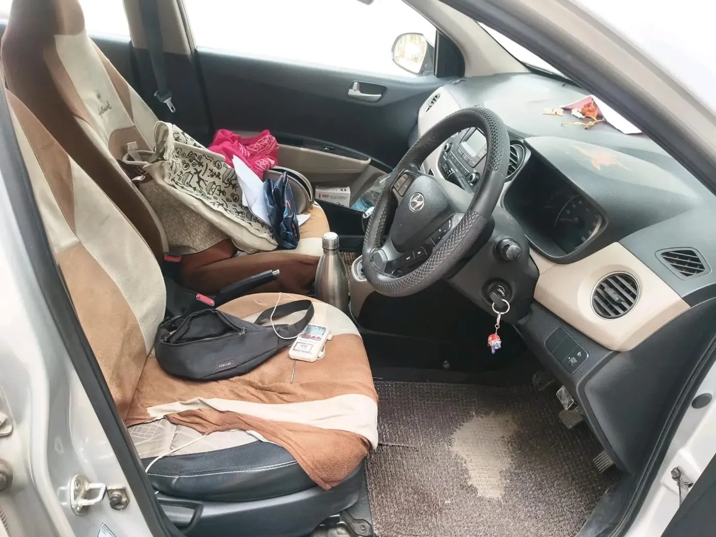 2015 Hyundai Grand i10 SPORTZ 1.2 KAPPA VTVT, Petrol, Manual, 99,000 km, interior