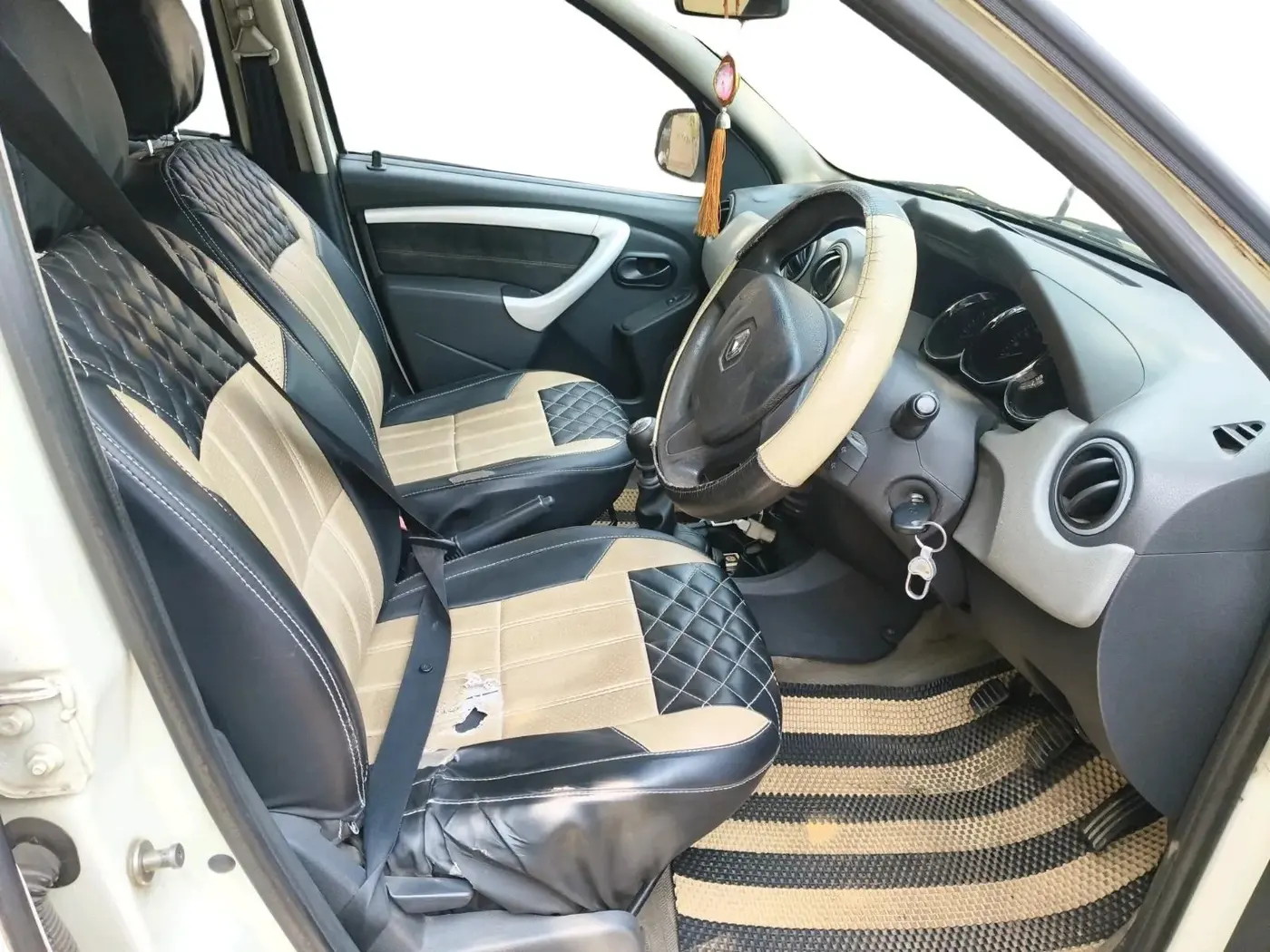 2015 Renault Duster 110 PS RXL DIESEL, Diesel, Manual, 1,21,085 km, interior