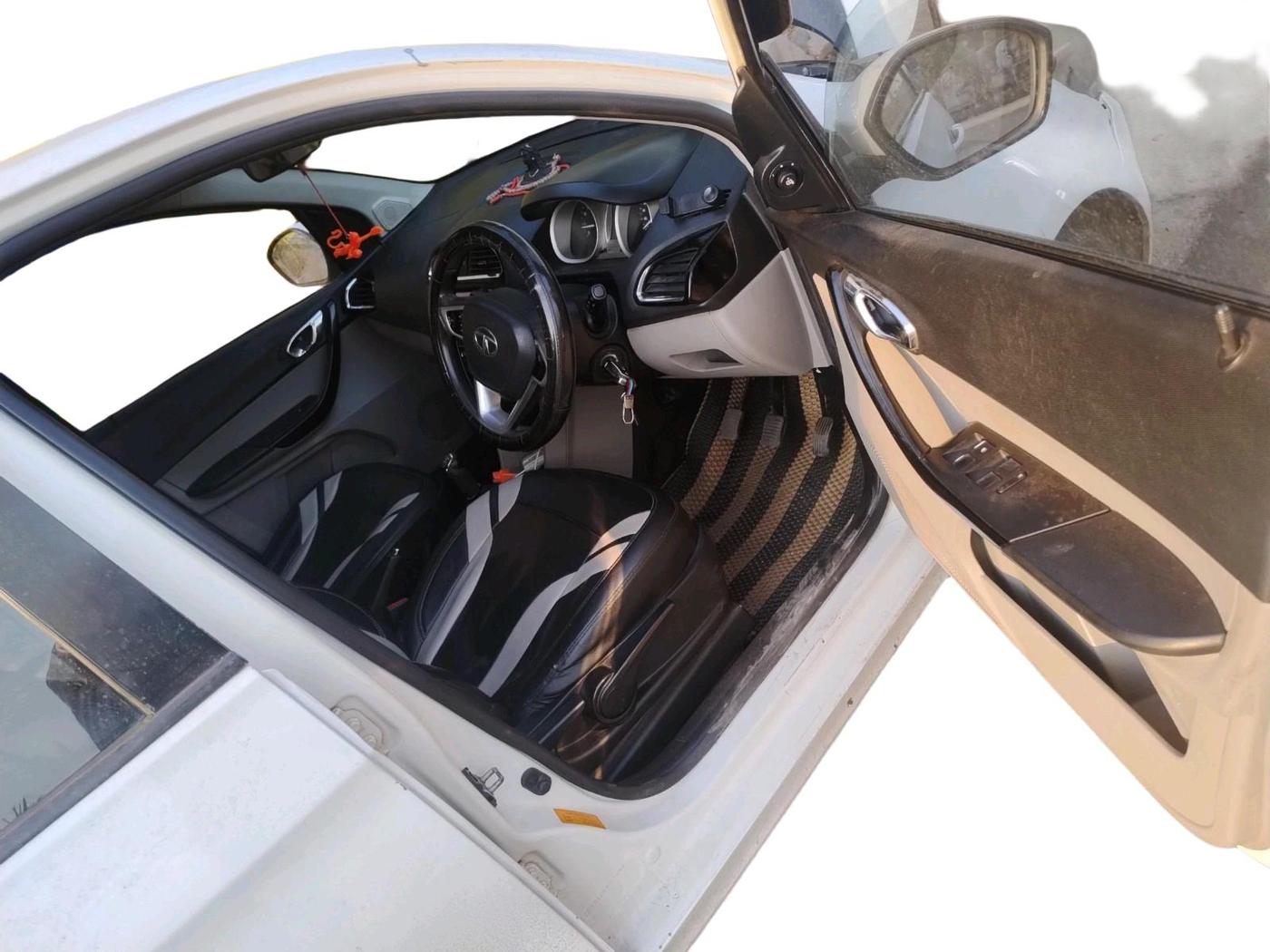 2017 Tata Tiago XZ PETROL, Petrol, Manual, 92,112 km, interior