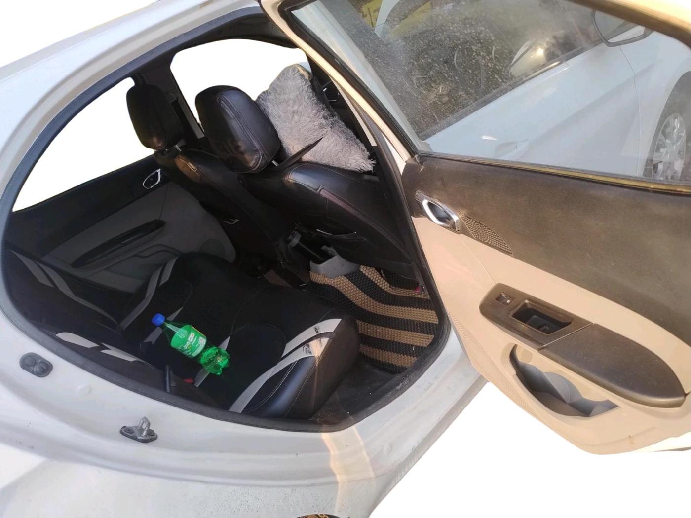 2017 Tata Tiago XZ PETROL, Petrol, Manual, 92,112 km, interior