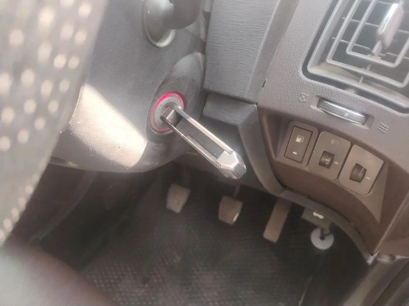 2013 Mahindra XUV500 W6, Diesel, Manual, 1,40,068 km, interior