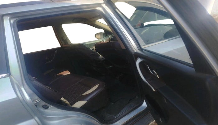 2013 Mahindra XUV500 W6, Diesel, Manual, 1,40,068 km, interior
