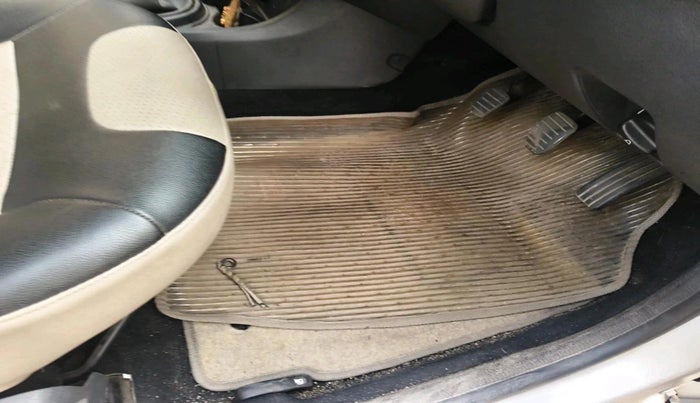 2014 Renault Duster RXE PETROL, Petrol, Manual, 1,13,758 km, interior