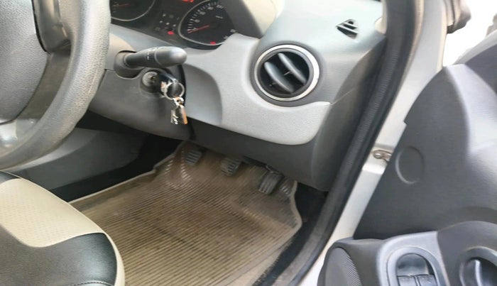 2014 Renault Duster RXE PETROL, Petrol, Manual, 1,13,758 km, interior