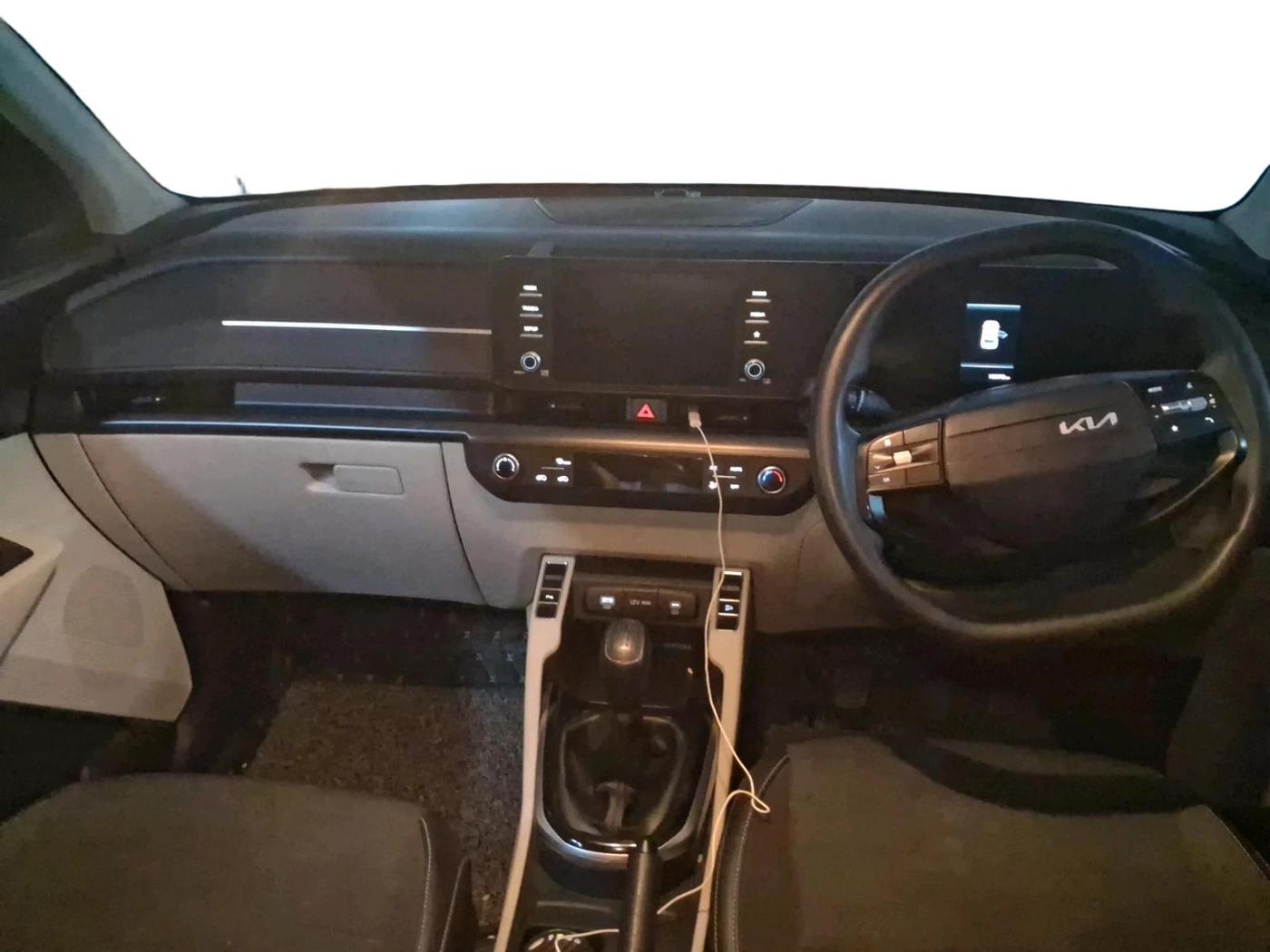 2025 KIA Carens Clavis HTK 1.5 Turbo Petrol MT, Petrol, Manual, 18,872 km, interior