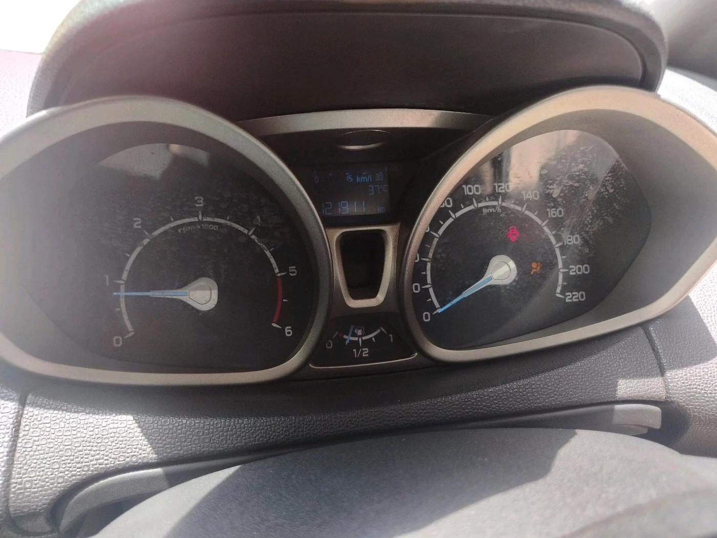 2015 Ford Ecosport TITANIUM 1.5L DIESEL, Diesel, Manual, 1,21,911 km, interior