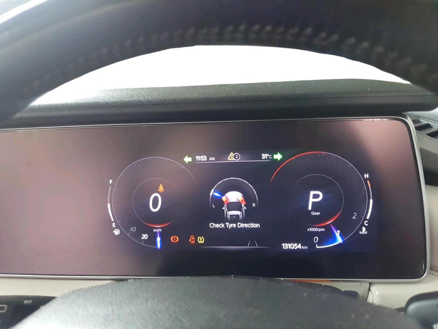 2022 Mahindra XUV700 AX 7 LUXURY D AT 7 STR, Diesel, Automatic, 1,31,054 km, interior