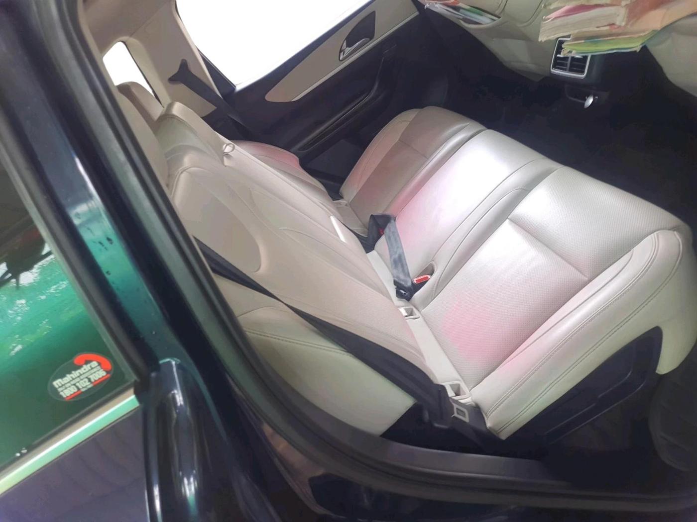 2022 Mahindra XUV700 AX 7 LUXURY D AT 7 STR, Diesel, Automatic, 1,31,054 km, interior
